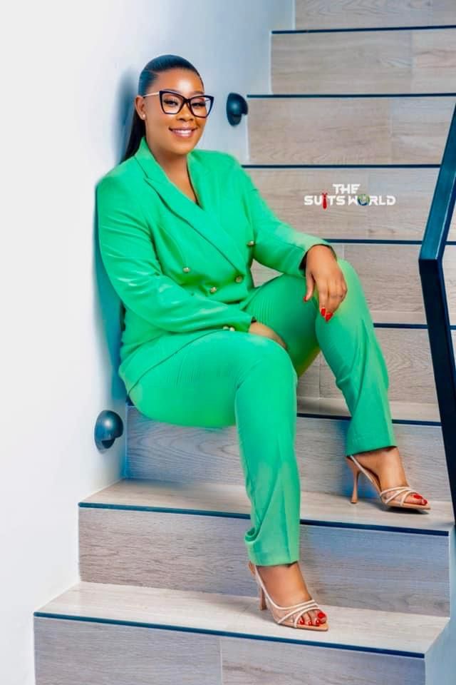 Double Breast Ladies Suit - Image 3