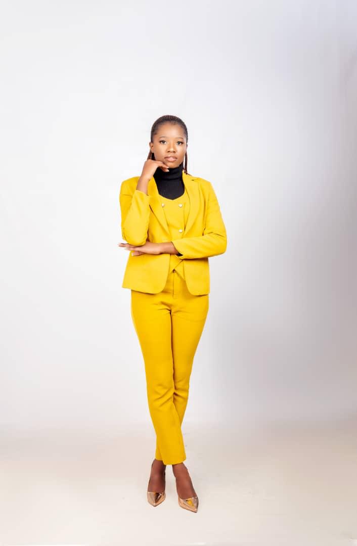 3 Piece Ladies Suit - Image 2
