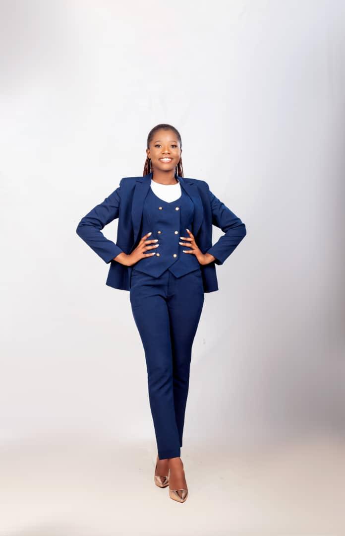 3 Piece Ladies Suit - Image 3