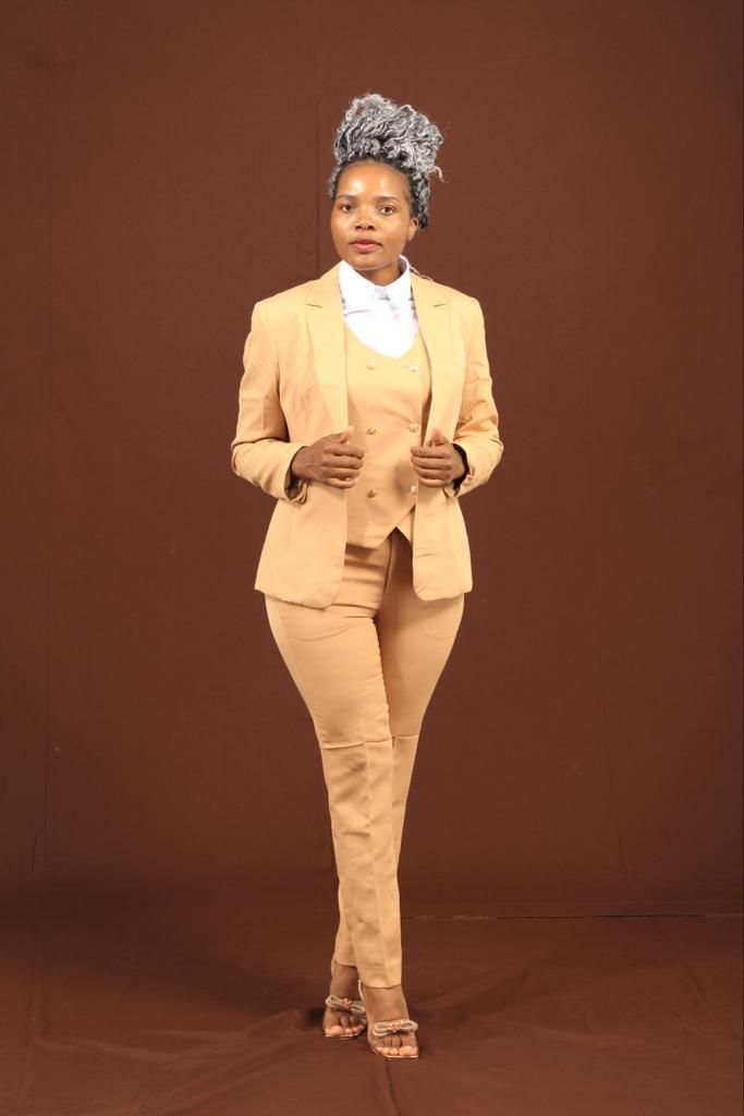 3 Piece Ladies Suit - Image 6
